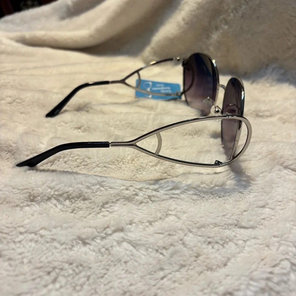 NWT Sunglasses Black Silver Wire Frames UV400 Sun Protection Retro 70s vibe
